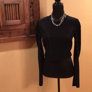 🍍Black long sleeve crop🍍